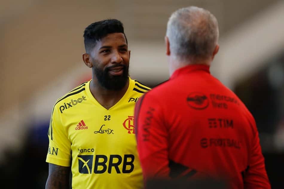 Presidente do Atlético-MG nega interesse por Rodinei, do Flamengo