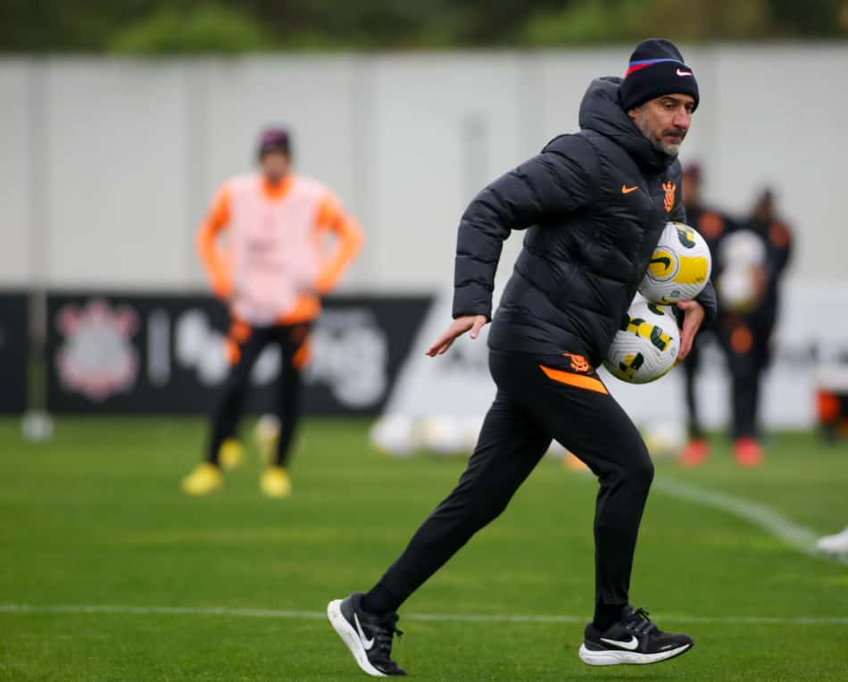 Corinthians pode ter time alternativo e estreia de 'miúdo' contra o Fortaleza; veja provável escalação