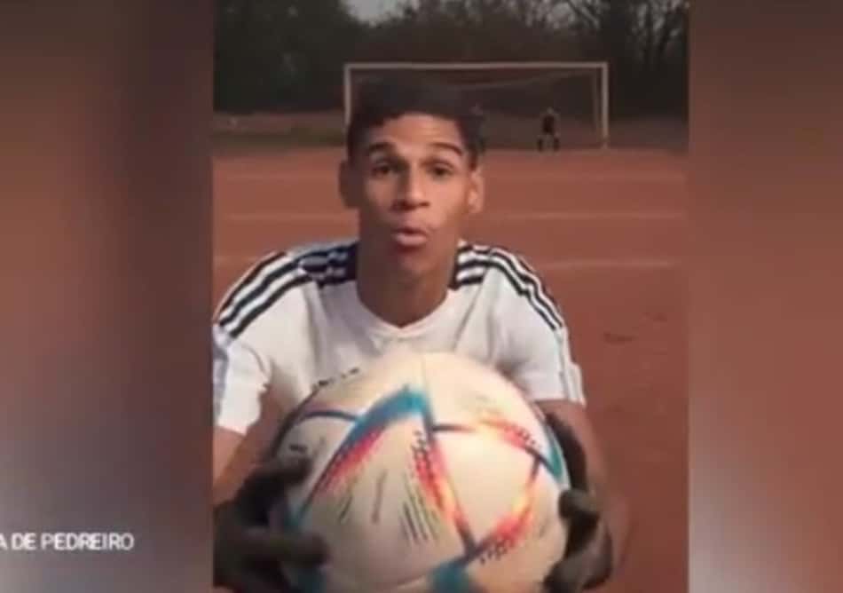 VÍDEO: Luva de Pedreiro acerta chute na 'gaveta' e faz golaço com a bola da Copa do Mundo