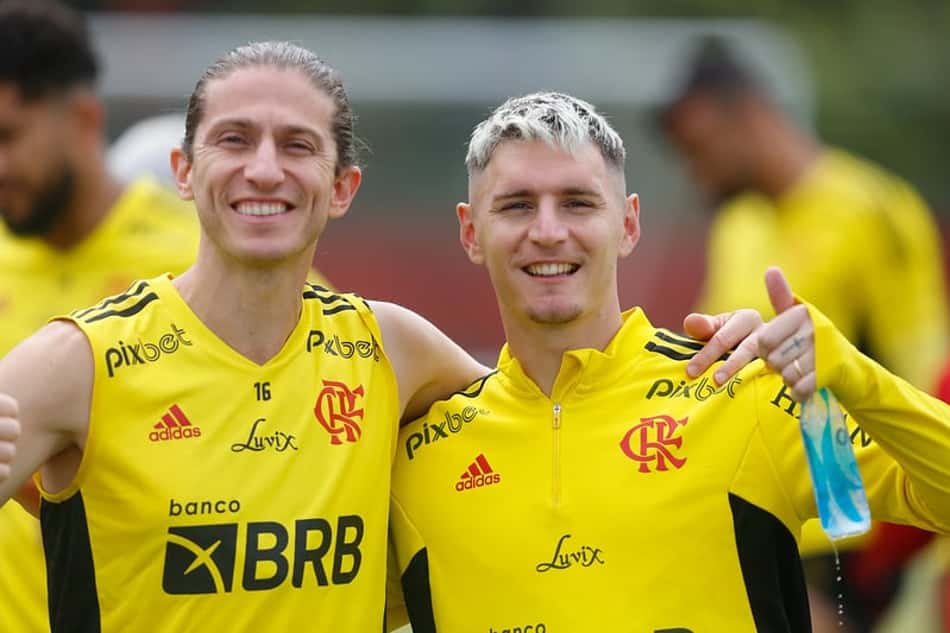 Pulgar e Varela serão relacionados pelo Flamengo para a partida contra o Palmeiras