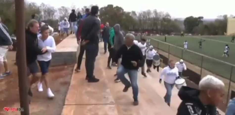Torcedores do São Paulo fazem emboscada à torcida do Corinthians em jogo do sub-15