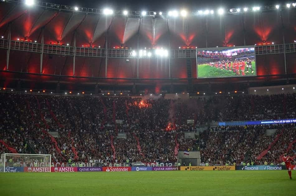 Flamengo é multado pela Conmebol por ações da torcida em jogos contra o Corinthians