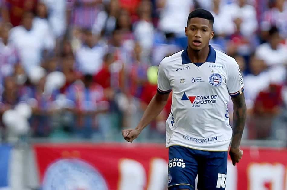 Lateral do Bahia, André sofre acidente de carro
