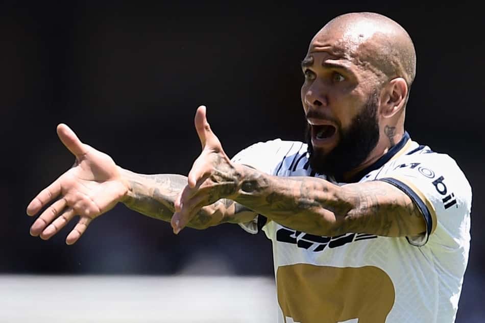 Imprensa mexicana detona atuações de Daniel Alves pelo Pumas