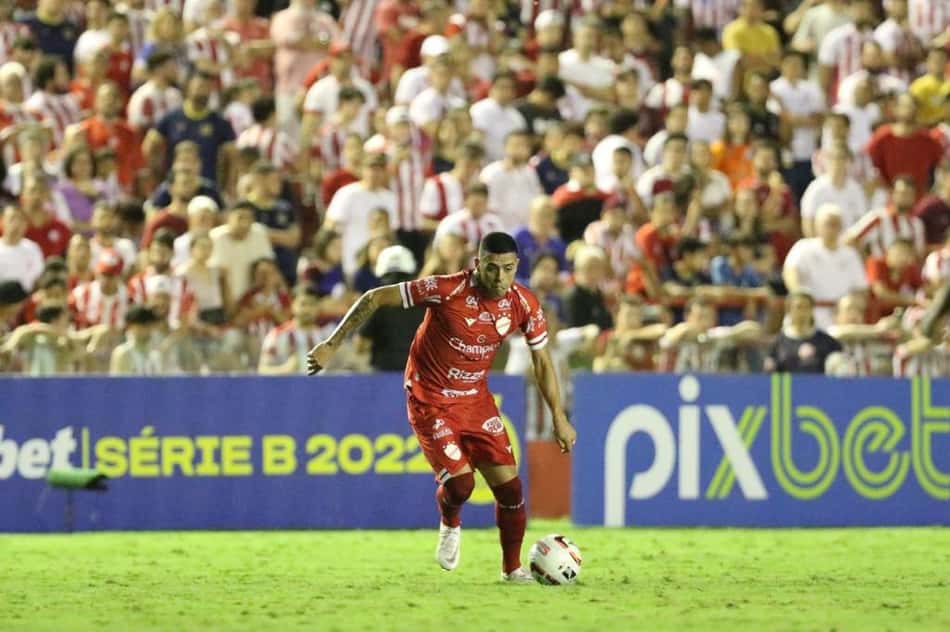 Emprestado pelo Avaí, atacante Dentinho é apresentado no Vila Nova