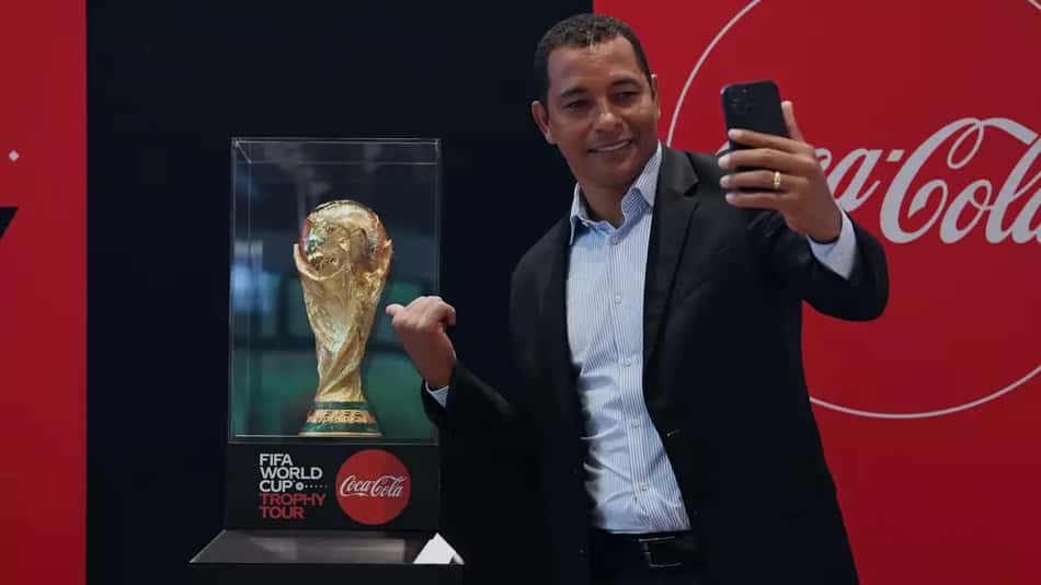 Turnê da taça da Copa do Mundo - Gilberto Silva