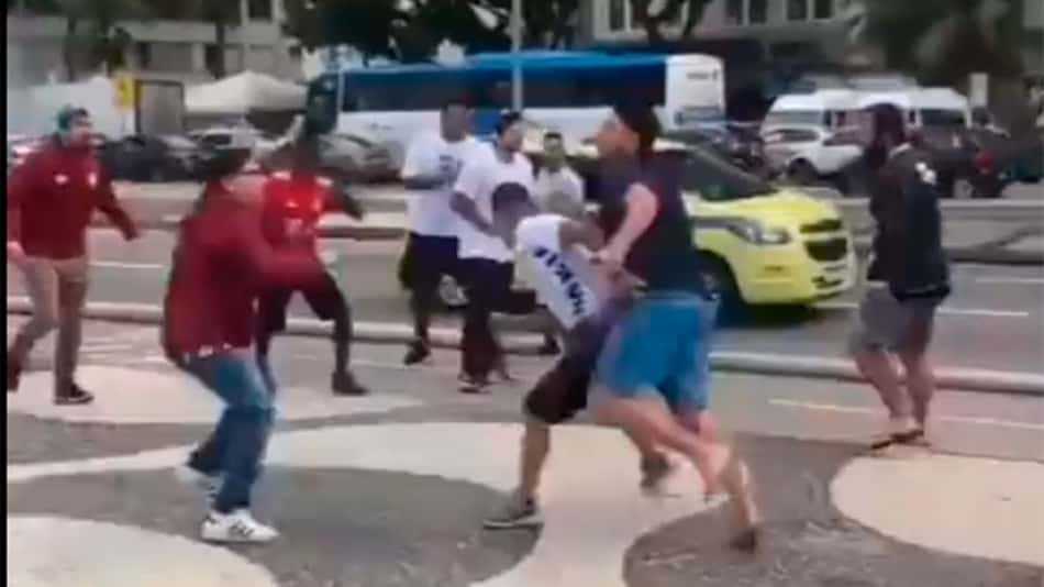 Torcedores de Fluminense e Corinthians brigam na orla de Copacabana