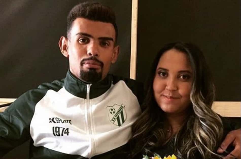 Ao L!, namorada que teve nome trocado ao vivo por goleiro revela 'pulga atrás da orelha'