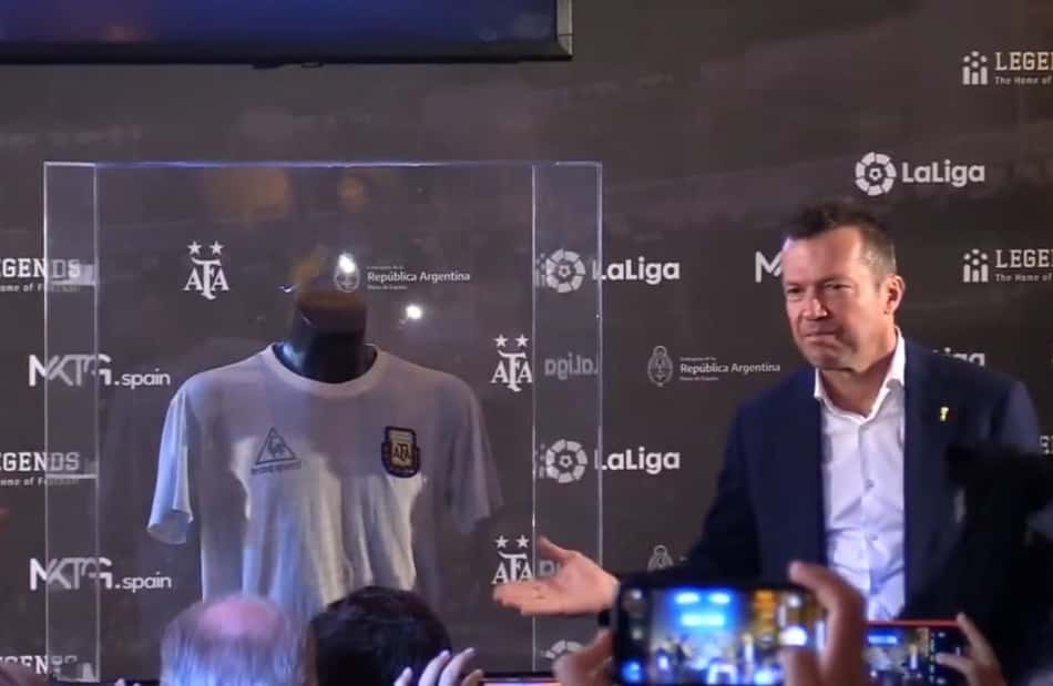 Amigo de Maradona, Matthaus doa camisa de valor milionário à Argentina