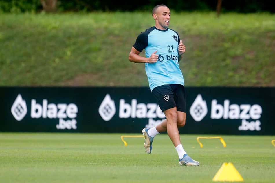 Marçal valoriza o Botafogo antes de enfrentar Flamengo: 'Olhar para baixo é bobagem'
