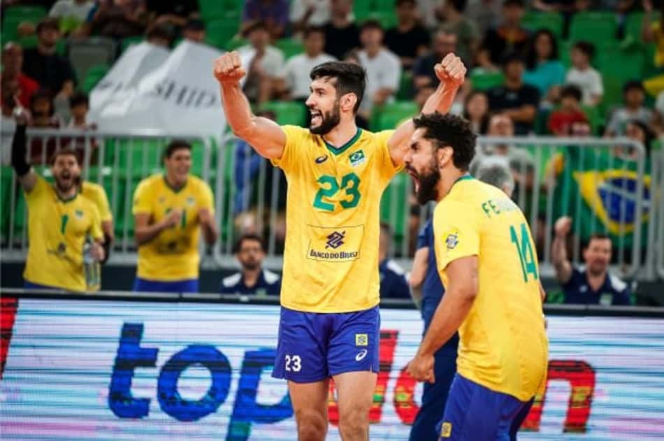 Brasil vence Japão no Mundial de vôlei e encaminha liderança