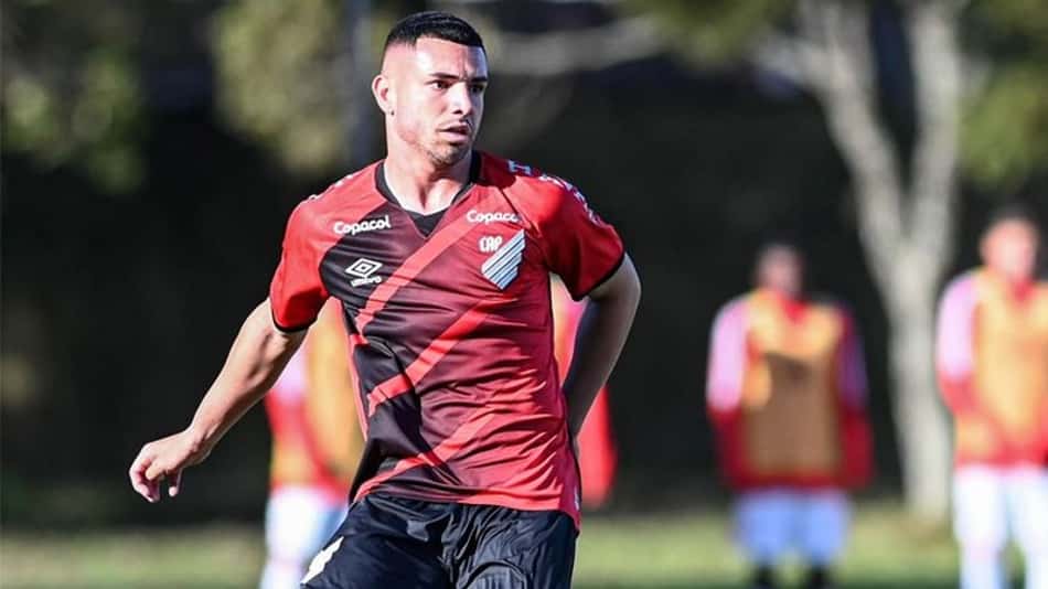 Após classificação com goleada, Léo Ataíde vê Athletico-PR focado para semifinais do Brasileirão Sub-20