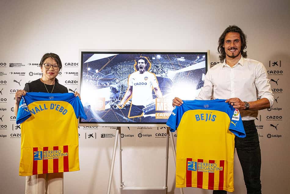 Clube espanhol anuncia a contratação de Edinson Cavani