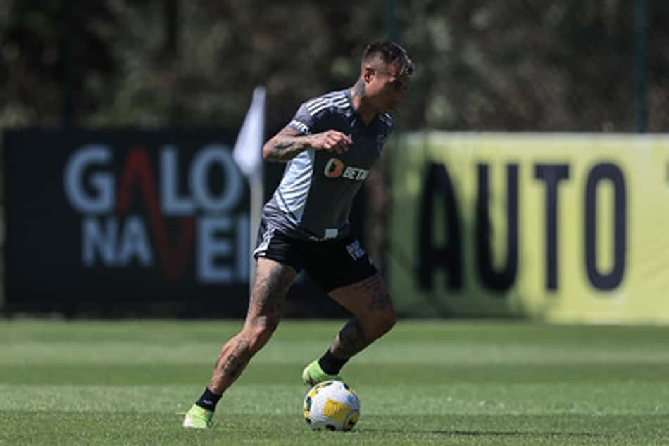 Diretor de futebol esclarece situação de Eduardo Vargas no Atlético-MG: 'Está nesse processo de reintegração'