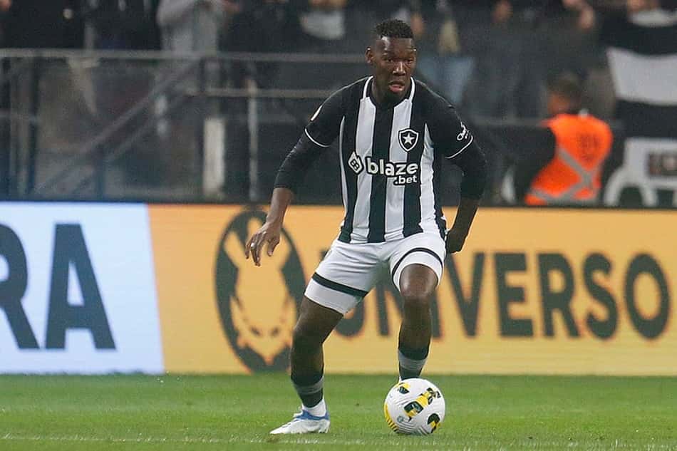Patrick de Paula 'some' no Botafogo e completa um mês sem jogar