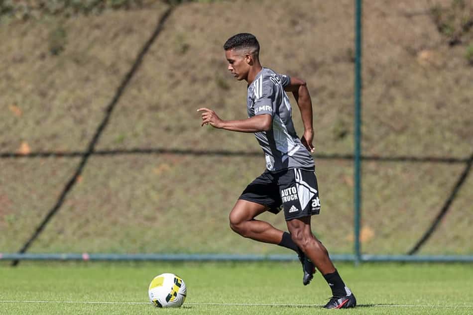 Atlético-MG confirma ruptura de tendão na coxa de Pedrinho