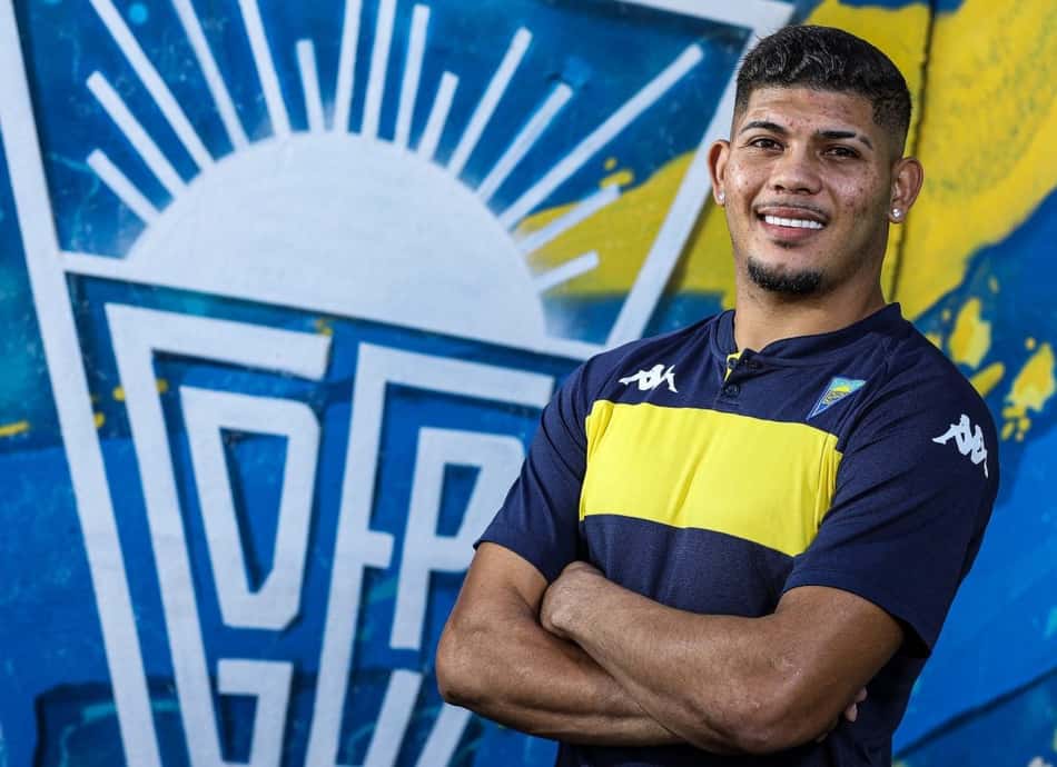Erison se despede do Botafogo: 'Ficarei de longe na torcida'