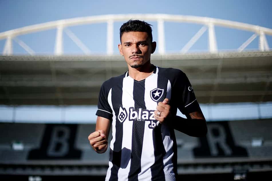 Tiquinho Soares é 'luz no fim do túnel' para ataque do Botafogo engrenar