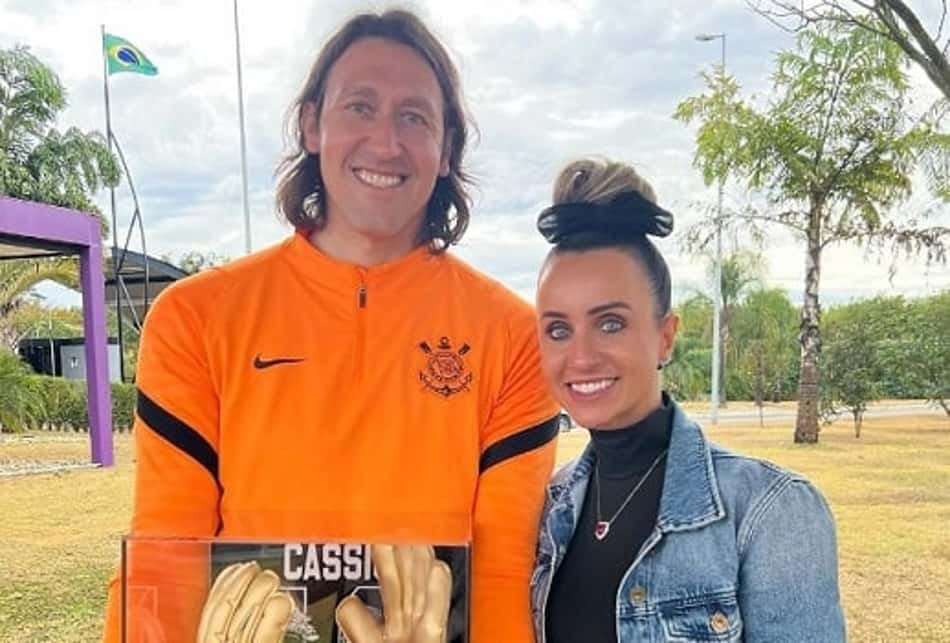 Esposa de Cássio, do Corinthians, procurou ajudar menino que desenhou próprio álbum da Copa