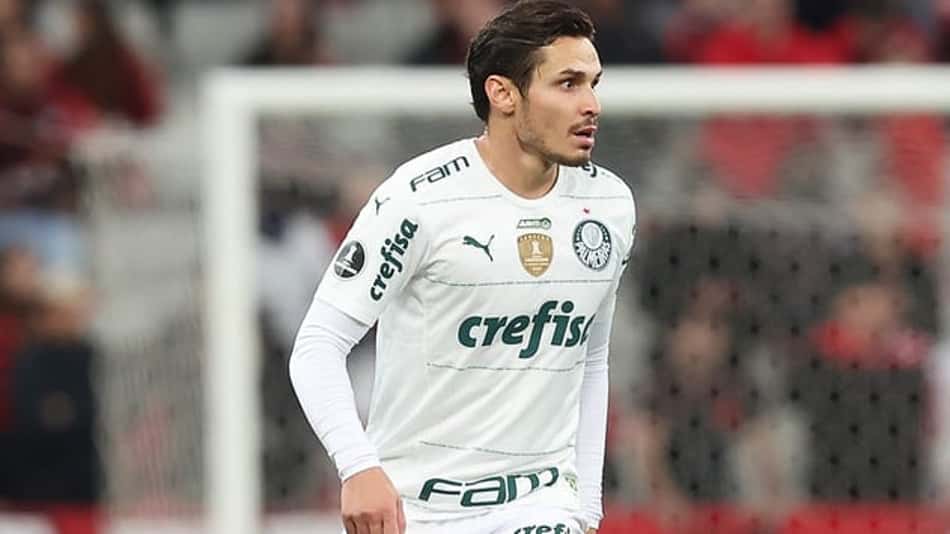 Veiga passa por cirurgia no tornozelo e pode desfalcar o Palmeiras pelo restante de 2022