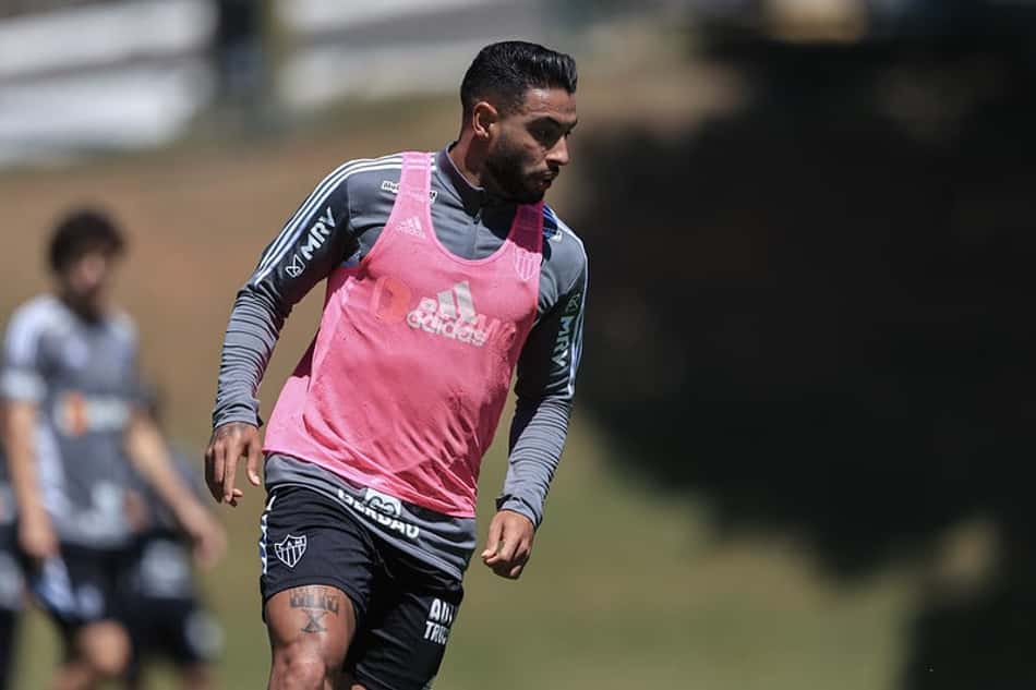 Empresário de Nathan Silva nega sondagem da Fiorentina, da Itália