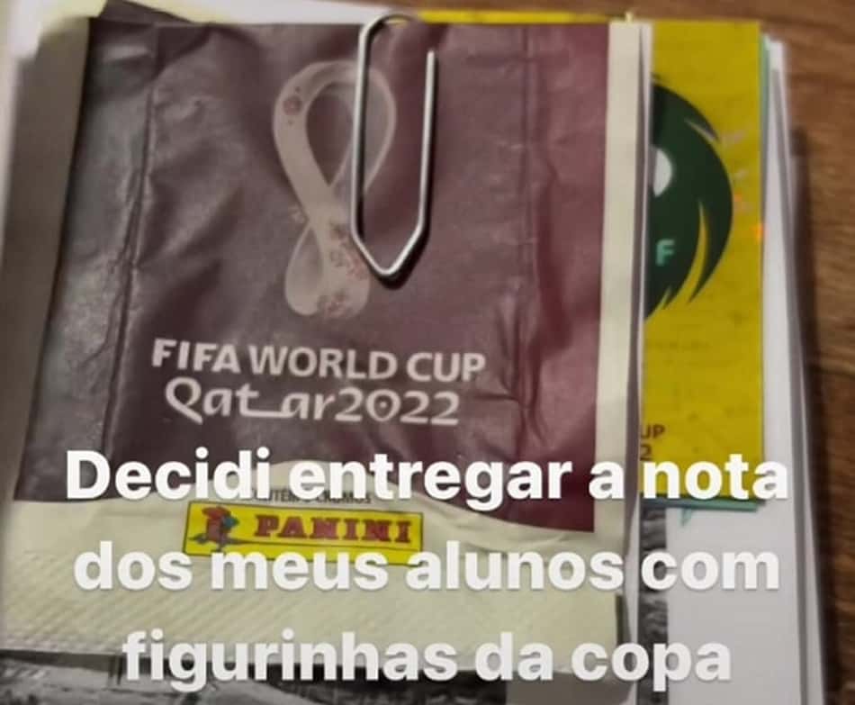 Professora dá figurinhas da Copa do Mundo para alunos: 'É um incentivo'