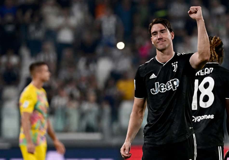 Entenda por que torcedores do PSG prometeram 'cortar os dedos' de Vlahovic