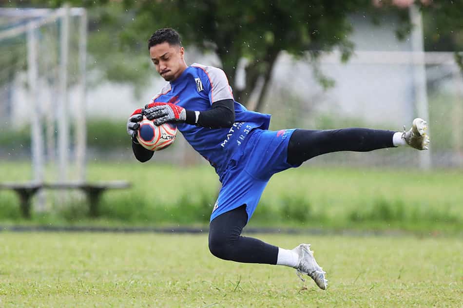 Santos volta a negociar a renovação de contrato do goleiro Mazoti