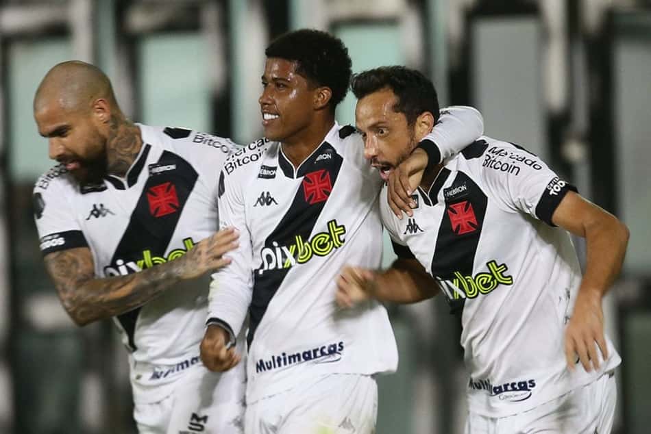 Vasco faz 'dever de casa', sofre pressão no fim, mas ganha boa notícia para sequência da Série B