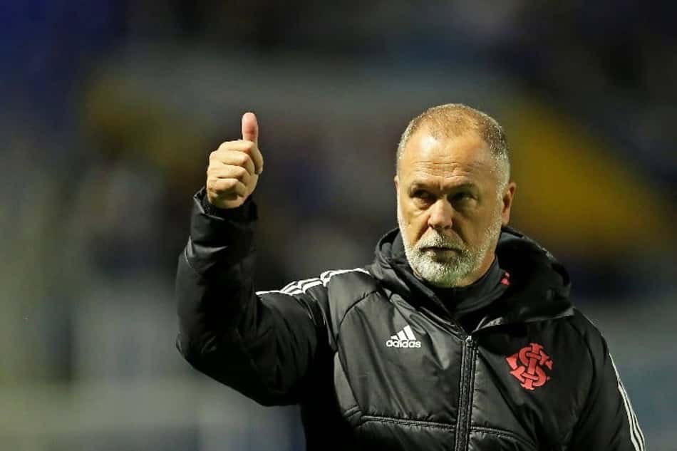 Mano Menezes adota tom otimista após vitória do Internacional sobre o Cuiabá pelo Campeonato Brasileito