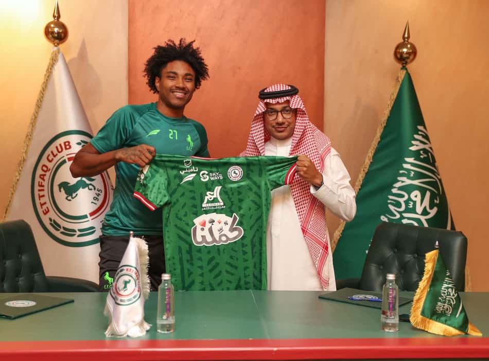 Ex-Flamengo, Vitinho é apresentado por clube da Arábia Saudita