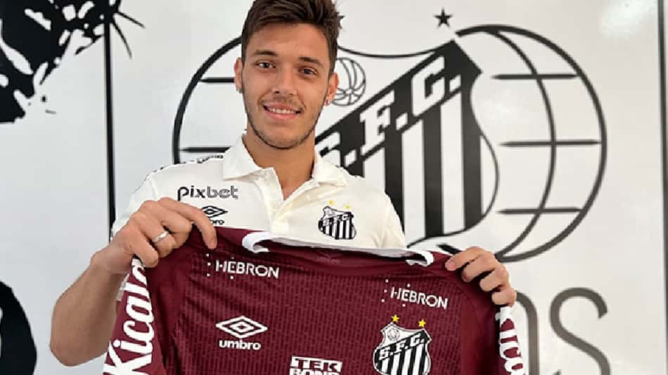 Santos oficializa a renovação de contrato com o goleiro Breno