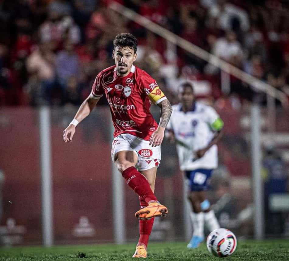 Arthur Rezende valoriza sequência invicta do Vila Nova antes de enfrentar o Grêmio