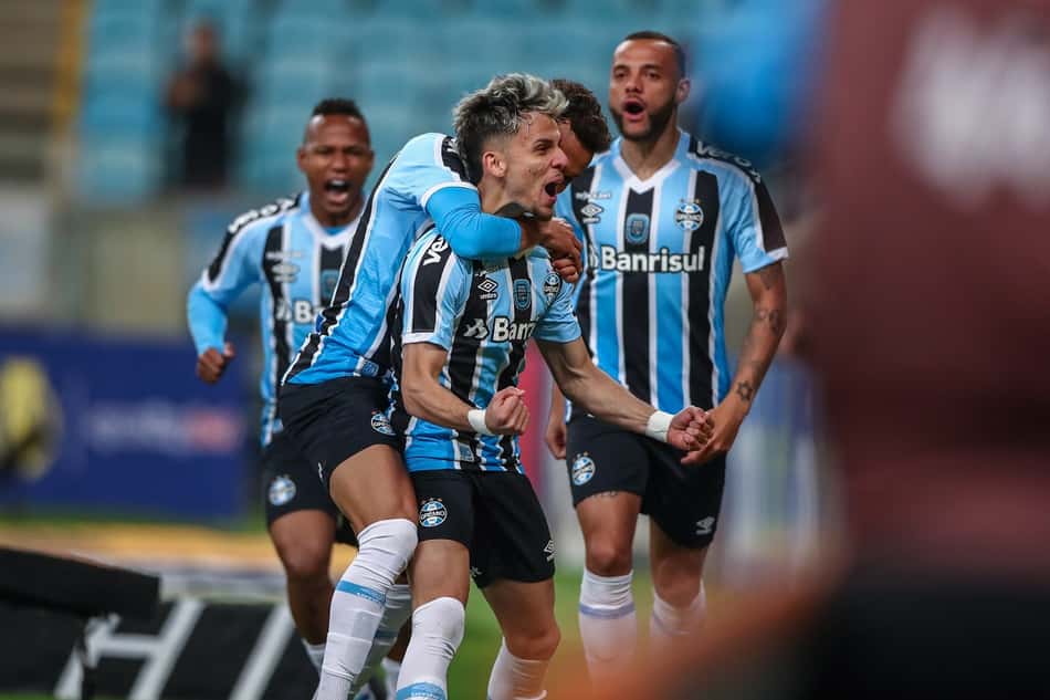Grêmio acaba com jejum de vitórias, bate o Vila Nova e se consolida no G4 da Série B
