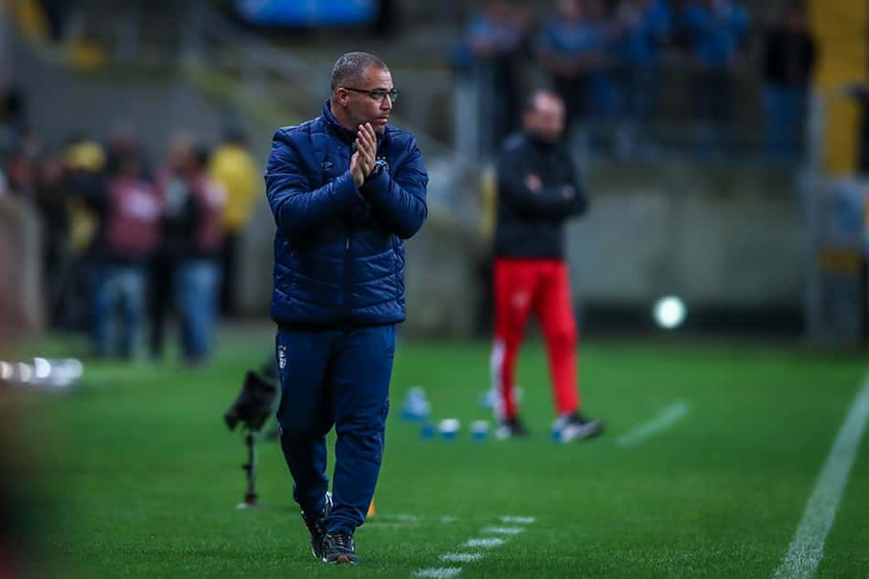 Técnico interino do Grêmio revela que teve ajuda de Renato Gaúcho por telefone em vitória