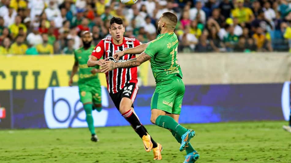 ANÁLISE: Gol de Luizão sobe um pouco o poço do São Paulo, mas fica longe de encerrar crise