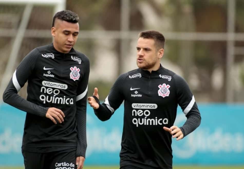 Cantillo joga fora nova chance no Corinthians e vê Ramiro ganhando espaço