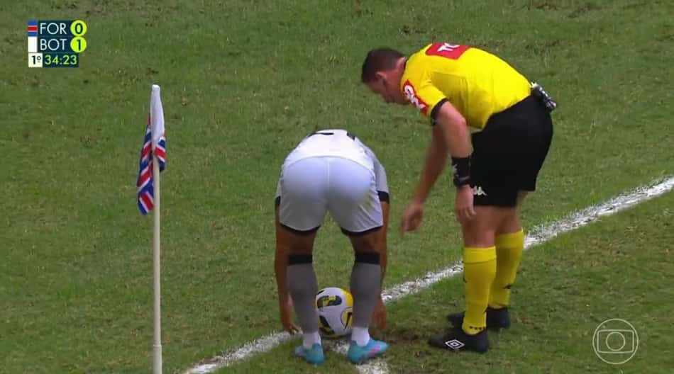 Narrador da Globo perde a paciência com árbitro durante jogo entre Botafogo e Fortaleza
