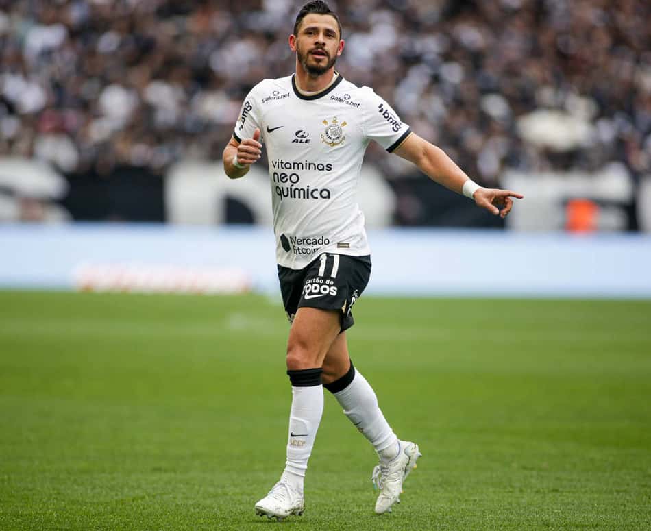 Giuliano agradece apoio da Fiel em 2022 e reforça orgulho de defender o Corinthians