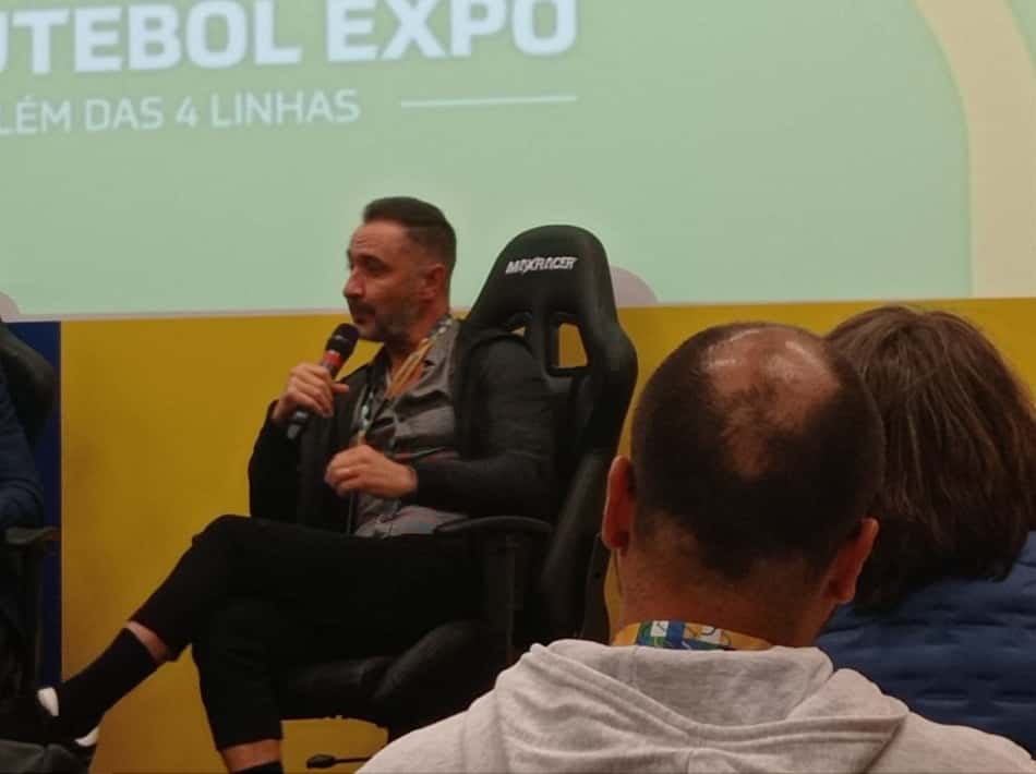 Vítor Pereira admite erro estratégico do Corinthians contra o Inter: 'Fiz uma c… muito grande'