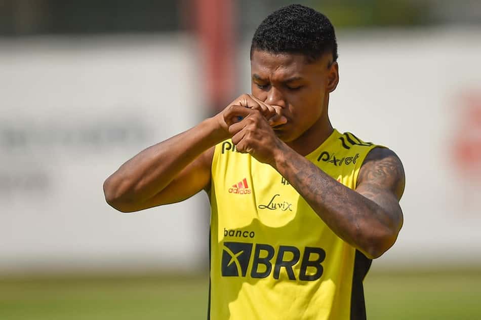 Joia do Flamengo sonhava em entrar para a Aeronáutica antes de decidir pelo futebol