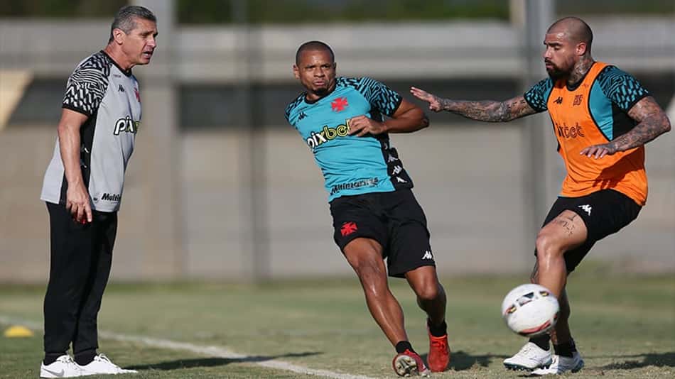 Técnico Jorginho comanda seu primeiro treino no Vasco