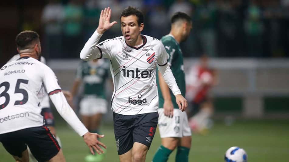 Athletico busca reação, empata com o Palmeiras no Allianz e avança à final da Libertadores