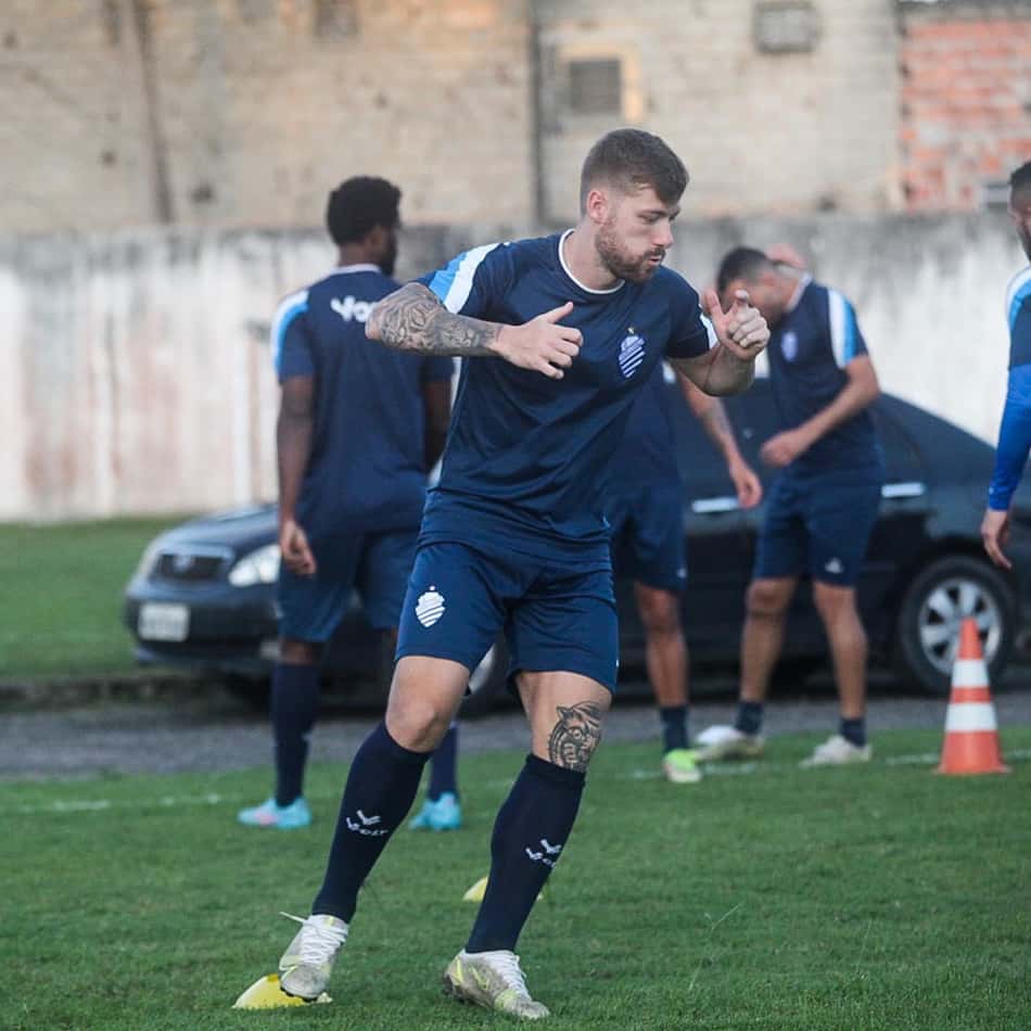 Yann Rolim, do CSA, visa melhoria na equipe para afugentar risco de rebaixamento: 'Vamos lutar muito'