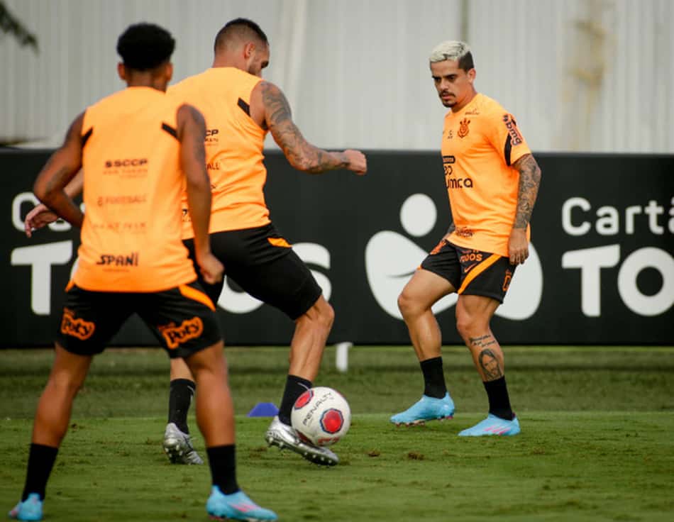 Histórico torna Corinthians cauteloso sobre ter Fagner e Renato Augusto contra o São Paulo