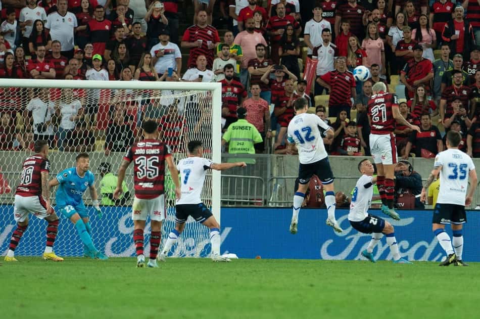 Em temporada mais artilheira, Pedro supera marcas de Zico e Gabigol pelo Flamengo na Libertadores