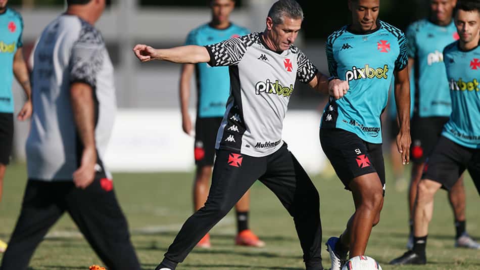 Contra o Grêmio, Jorginho estreia pelo Vasco e já tem a dura missão de voltar a vencer como visitante