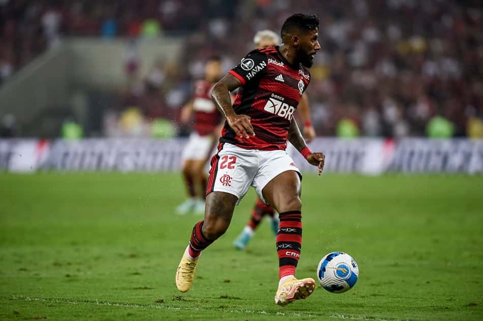 Tite elogia fase de Rodinei no Flamengo e cita motivo para não convocá-lo à Seleção