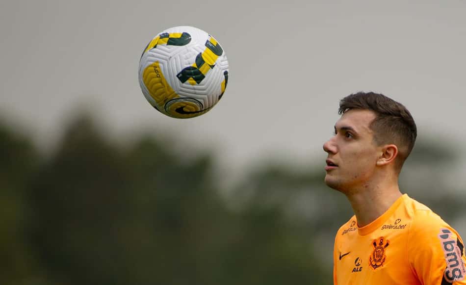 Piton e Adson participam do treino, e Corinthians faz trabalho tático de olho no São Paulo
