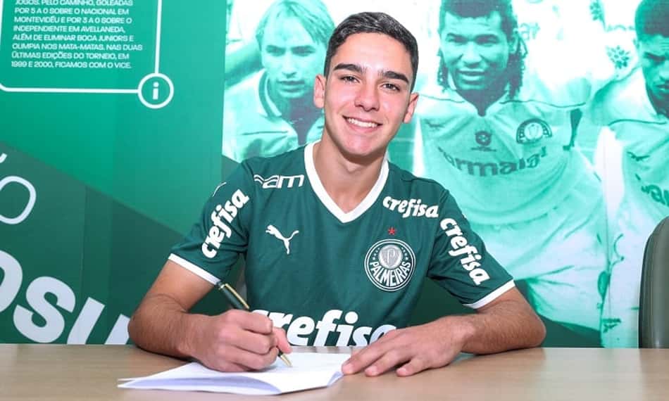 Palmeiras firma contrato profissional com mais uma joia da base do clube